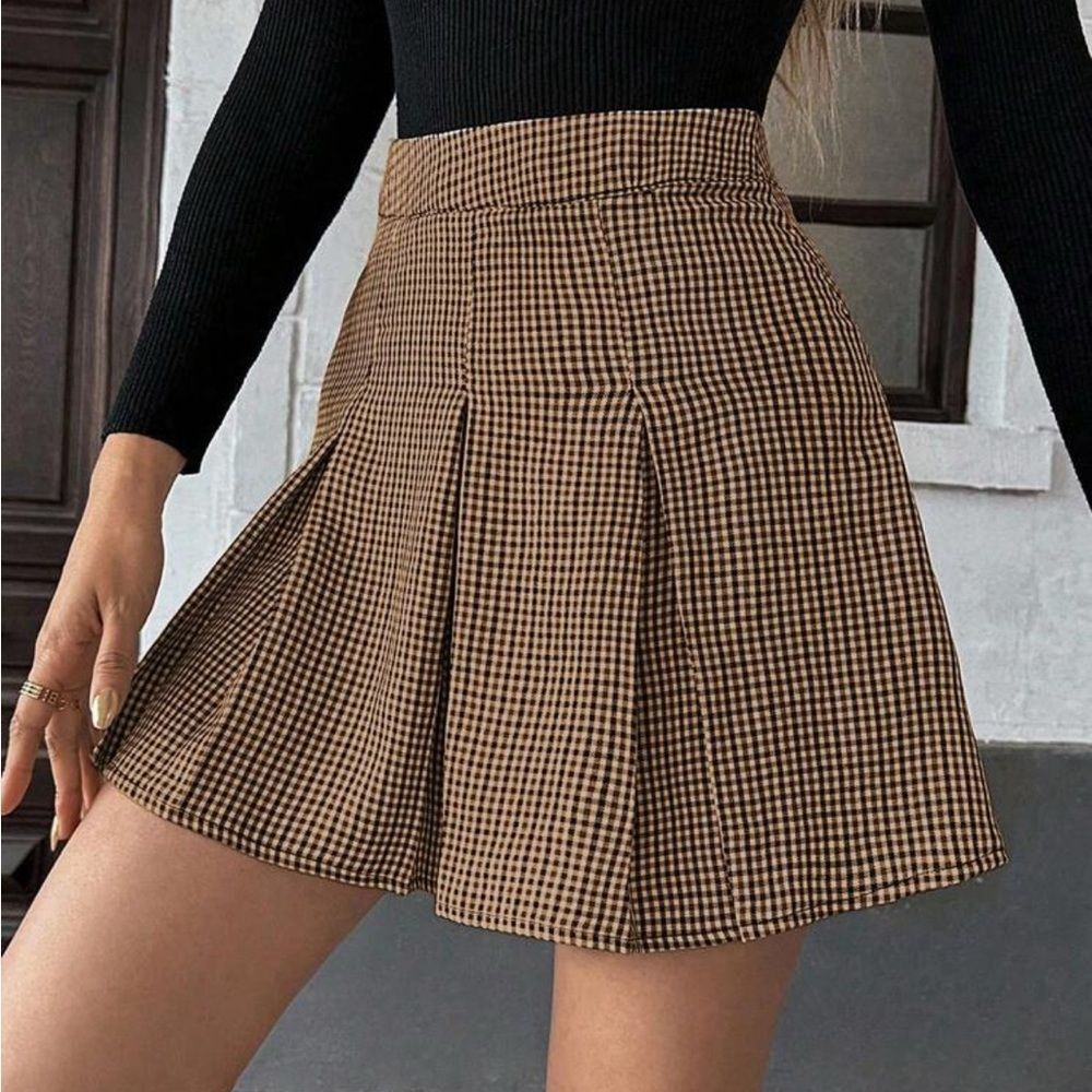 Plaid Pleated Skirt Women Large Zipper Closure Tan Black Plaid
